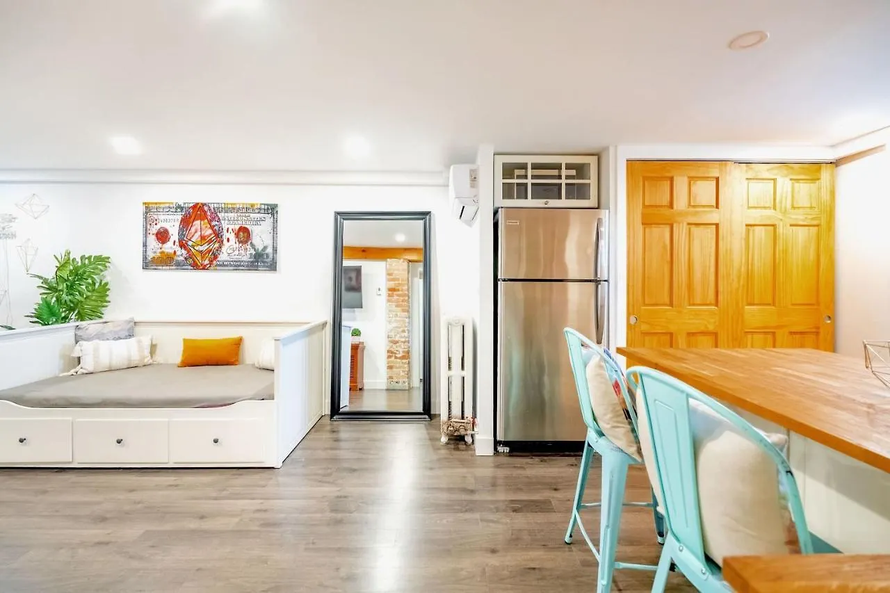 Spacious 1Br Suite Just Minutes From High Park Toronto Canada