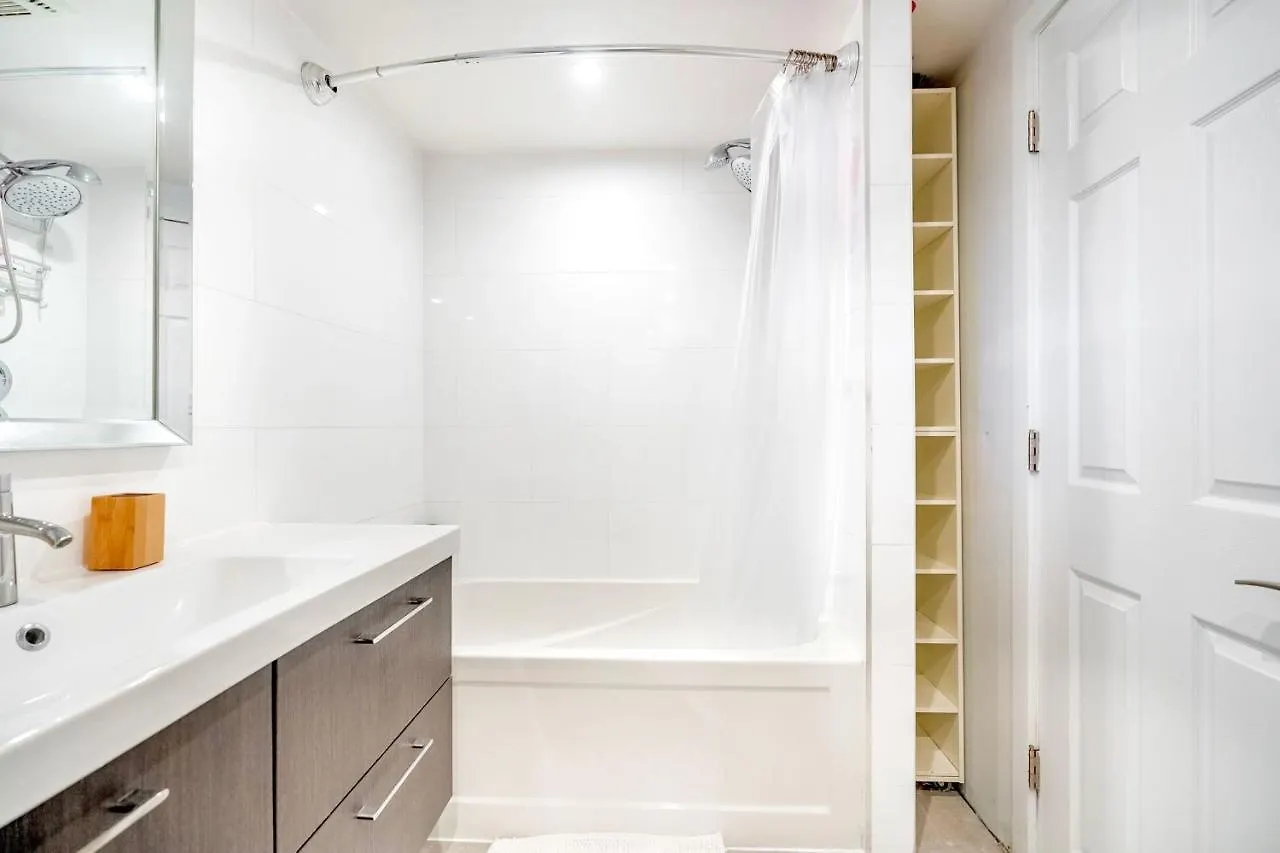 Spacious 1Br Suite Just Minutes From High Park Toronto Canada