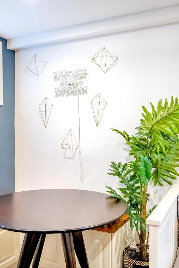 Spacious 1Br Suite Just Minutes From High Park Toronto 0*,  Kanada