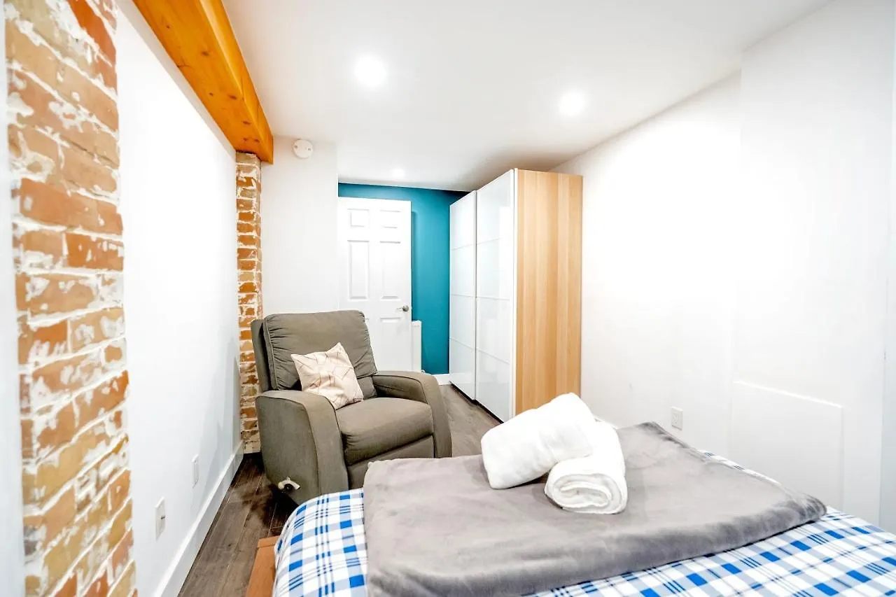 Spacious 1Br Suite Just Minutes From High Park トロント 0*,  カナダ